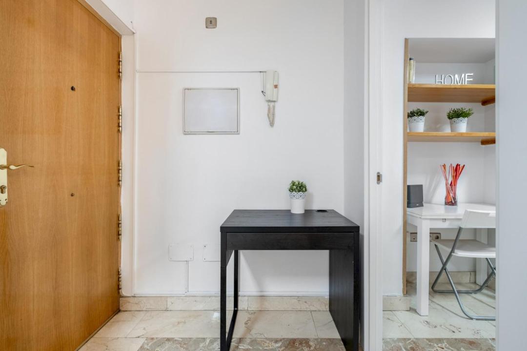 2 Bedroom 1 Bathroom Furnished - Sol - Cozy Vintage - Mintystay Madrid Exterior photo