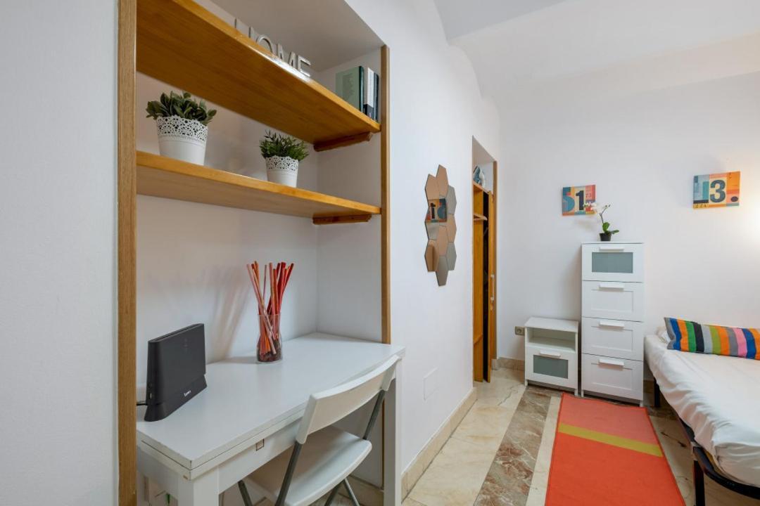 2 Bedroom 1 Bathroom Furnished - Sol - Cozy Vintage - Mintystay Madrid Exterior photo